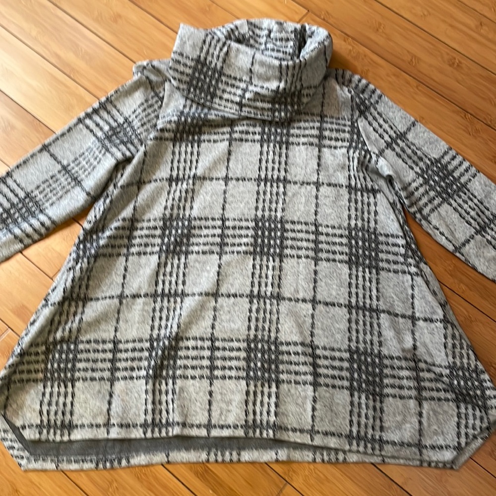 TONI Gray and Black windowpane Tunic   Size L